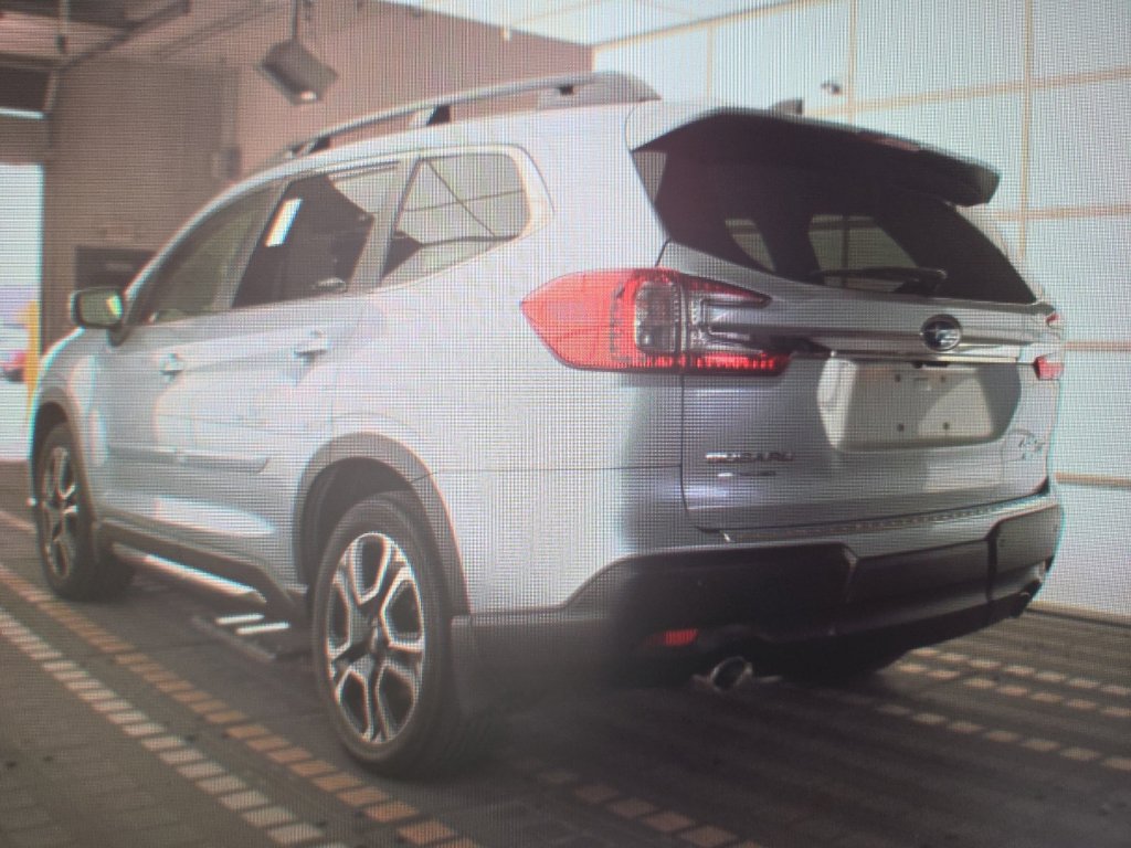 Used 2023 Subaru Ascent Limited w/ Technology Package AWD/4WD image 4
