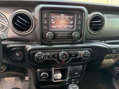 Used 2021 Jeep Gladiator Sport image 30