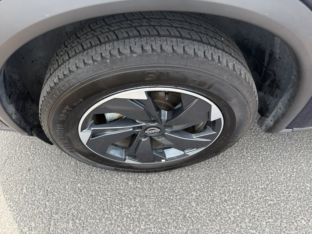 Used 2025 Nissan Rogue SV AWD/4WD image 8