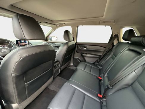 Used 2022 Nissan Rogue SV w/ SV Premium Package image 20