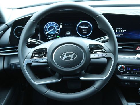 New 2025 Hyundai Elantra Limited image 18