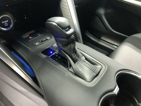 Used 2023 Toyota Venza Limited image 26