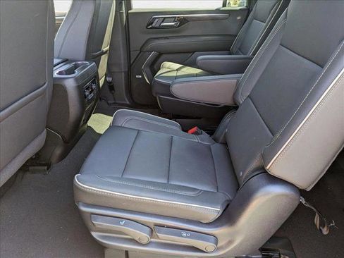 New 2025 Chevrolet Suburban Premier image 16