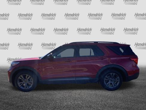 Used 2022 Ford Explorer XLT w/ Equipment Group 202A image 7