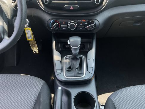 Used 2025 Kia Soul LX w/ LX Technology Package FWD image 13
