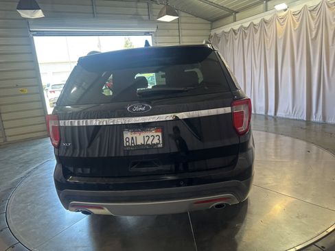 Used 2017 Ford Explorer XLT w/ Equipment Group 201A FWD image 6