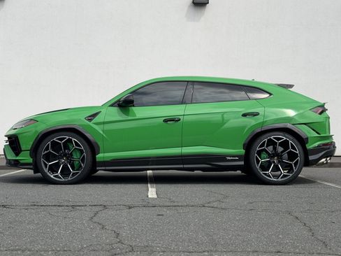 Used 2024 Lamborghini Urus Performante AWD/4WD image 2