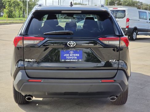 Used 2025 Toyota RAV4 XLE FWD image 8