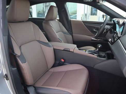 Used 2025 Lexus ES 350 w/ Premium Package image 26