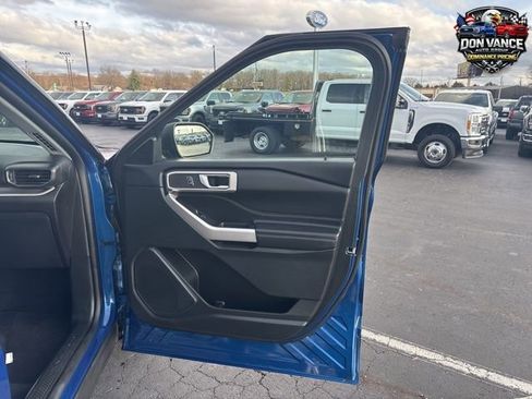 Used 2023 Ford Explorer XLT w/ Equipment Group 202A AWD/4WD image 9
