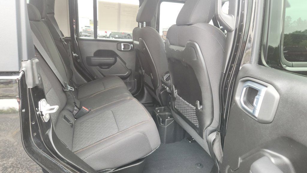 Used 2026 Jeep Gladiator Mojave AWD/4WD image 12