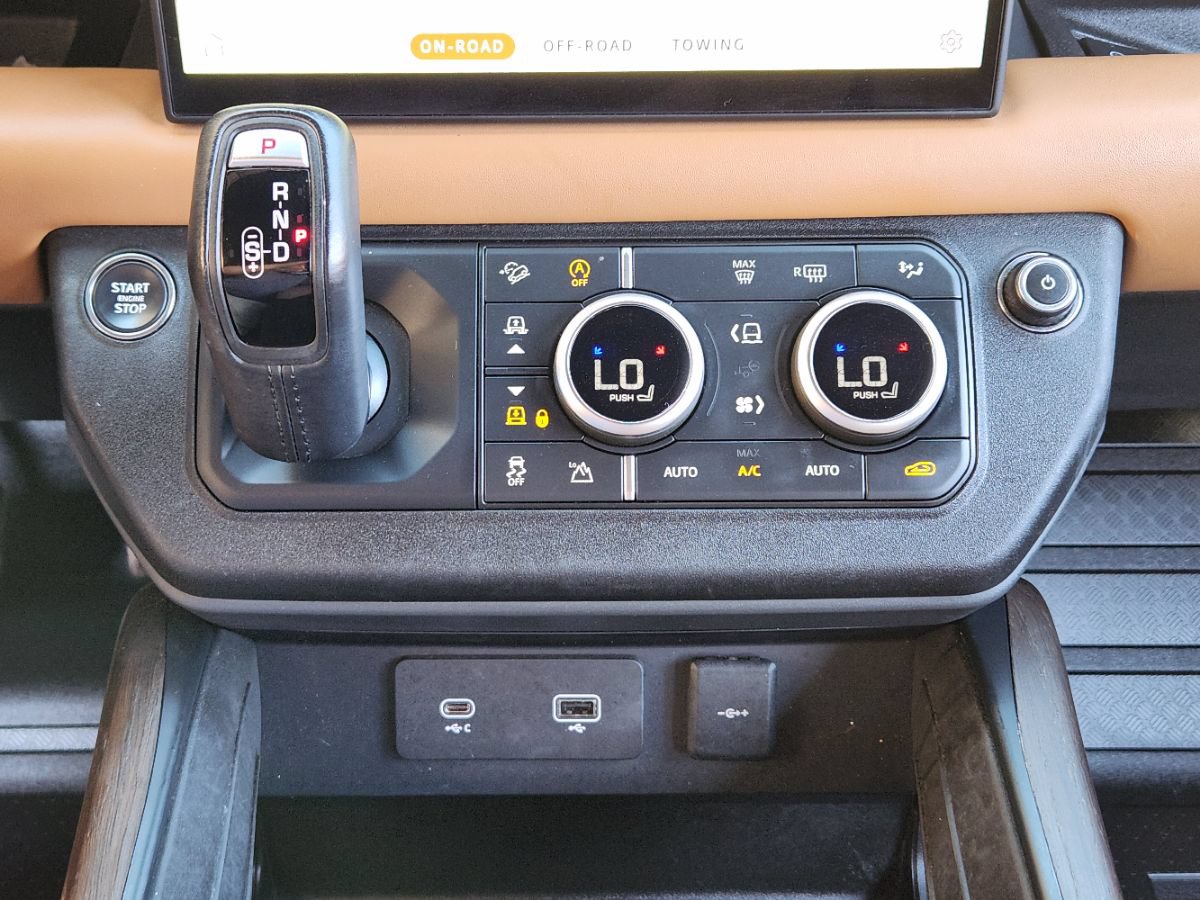 Used 2024 Land Rover Defender 130 X AWD/4WD image 40