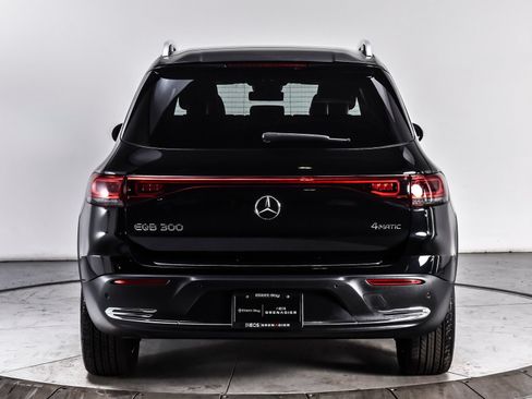 Used 2023 Mercedes-Benz EQB 300 4MATIC image 5