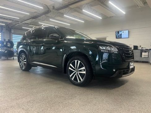 Used 2023 Nissan Pathfinder Platinum AWD/4WD image 3