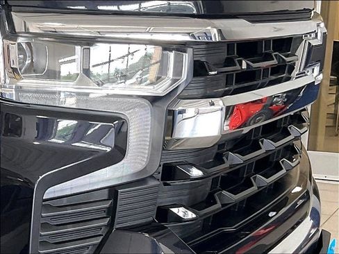 Used 2022 Chevrolet Silverado 1500 LT AWD/4WD image 31
