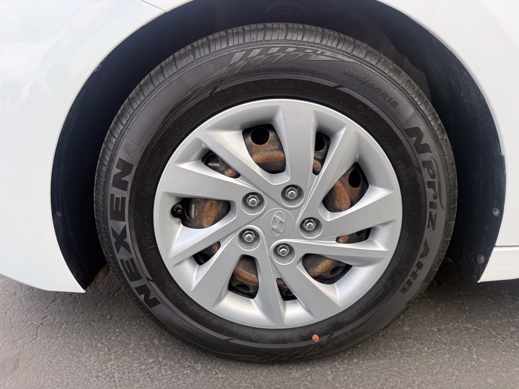 Used 2019 Hyundai Elantra SE FWD image 20