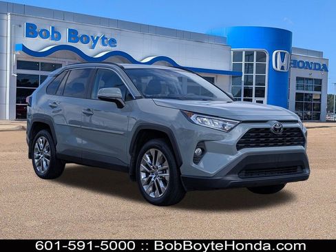Used 2021 Toyota RAV4 XLE Premium image 1