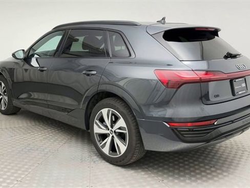 Certified 2024 Audi Q8 e-tron Premium image 4