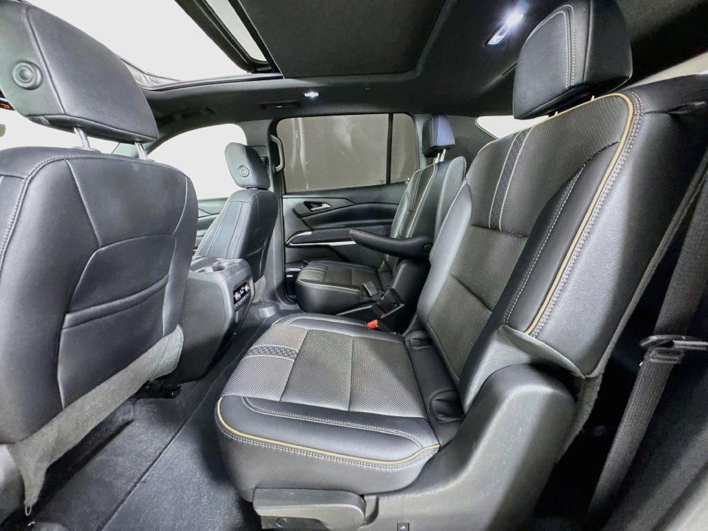 Used 2025 Chevrolet Traverse High Country AWD/4WD image 30