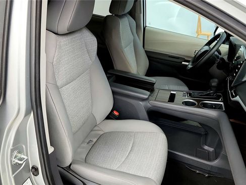 Used 2024 Toyota Sienna LE image 27