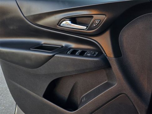 Used 2018 Chevrolet Equinox LT image 24