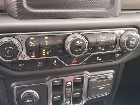 Used 2021 Jeep Gladiator Willys image 20