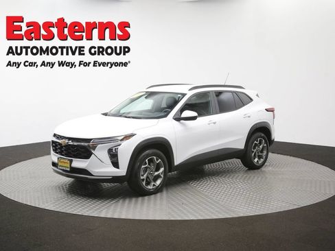 Used 2025 Chevrolet Trax LT FWD image 56