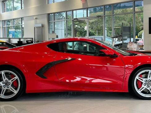 Used 2022 Chevrolet Corvette Stingray Preferred Cpe w/ Z51 Performance Package RWD image 22