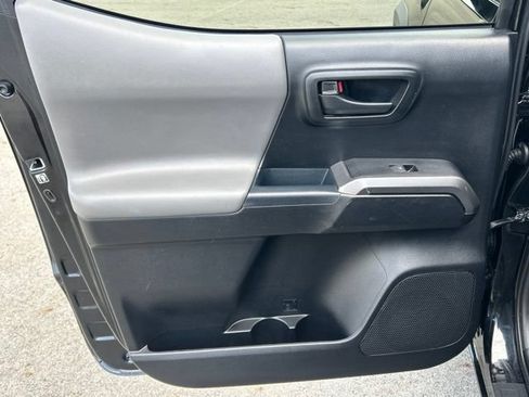 Used 2018 Toyota Tacoma SR5 AWD/4WD image 39