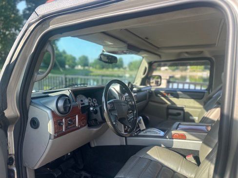Used 2003 HUMMER H2 Luxury w/ Preferred Equipment Group image 25