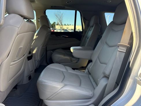 Used 2019 Cadillac Escalade Luxury image 26