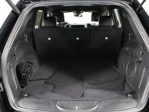 Used 2018 Jeep Grand Cherokee Laredo image 18