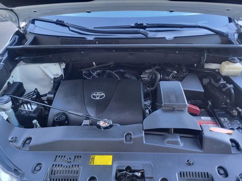 Used 2018 Toyota Highlander XLE image 10