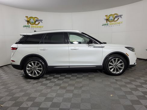 Used 2022 Lincoln Corsair AWD w/ Premium Package image 8