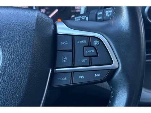 Used 2023 Toyota Highlander LE image 28