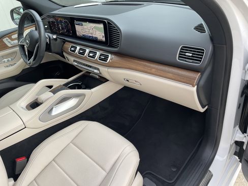 Certified 2025 Mercedes-Benz GLE 450 4MATIC image 47