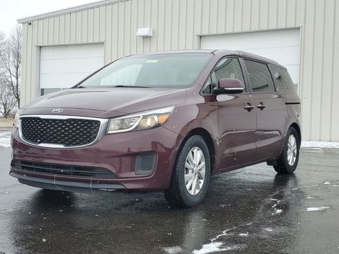 Used 2016 Kia Sedona LX w/ LX Convenience Package image 3