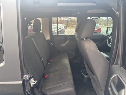 Used 2018 Jeep Wrangler Unlimited Sport S image 24