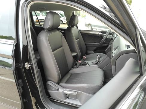 Used 2023 Volkswagen Tiguan SE FWD image 23