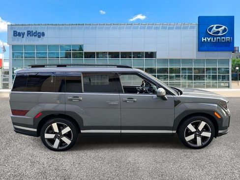 Used 2024 Hyundai Santa Fe Limited AWD/4WD image 2