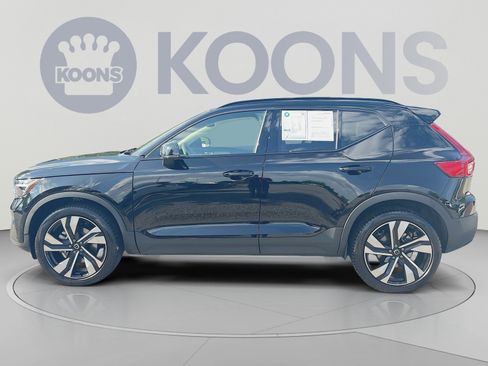 Used 2024 Volvo XC40 B5 Ultimate w/ Protection Package Premier AWD/4WD image 2