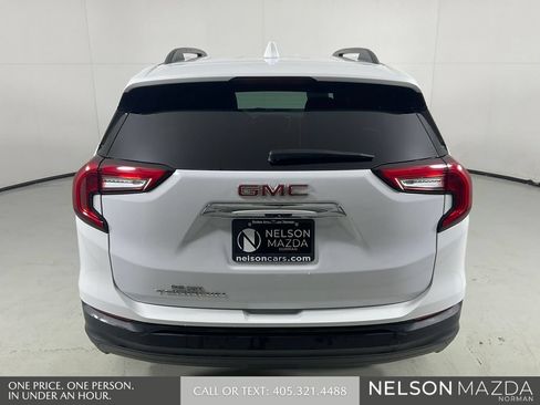 Used 2022 GMC Terrain SLE w/ Driver Convenience Package FWD image 7
