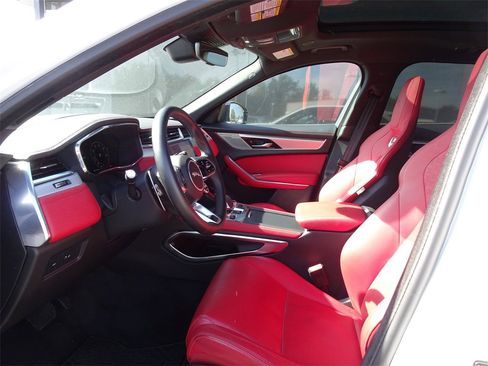 Used 2024 Jaguar F-PACE R-Dynamic S image 9