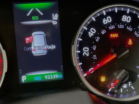 Used 2022 Toyota RAV4 XLE w/ Convenience Package FWD image 22