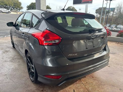 Used 2016 Ford Focus SE w/ SE Sport Package image 4