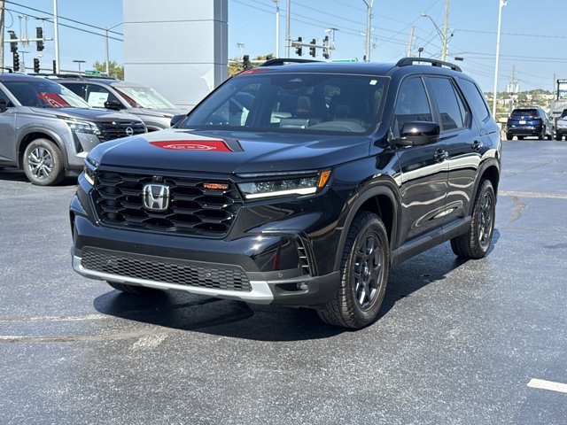Used 2025 Honda Pilot TrailSport image 14