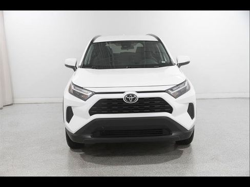 Used 2025 Toyota RAV4 XLE AWD/4WD image 2