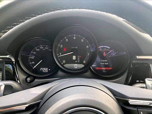 Certified 2024 Porsche Macan AWD/4WD image 25
