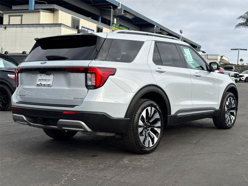Used 2025 Ford Explorer Platinum w/ LUX Leather Package AWD/4WD image 8