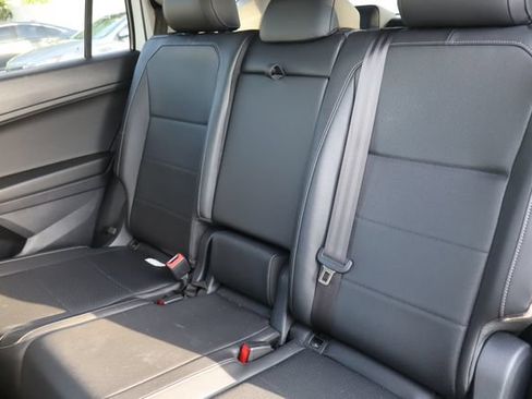 Used 2020 Volkswagen Tiguan SE FWD image 7